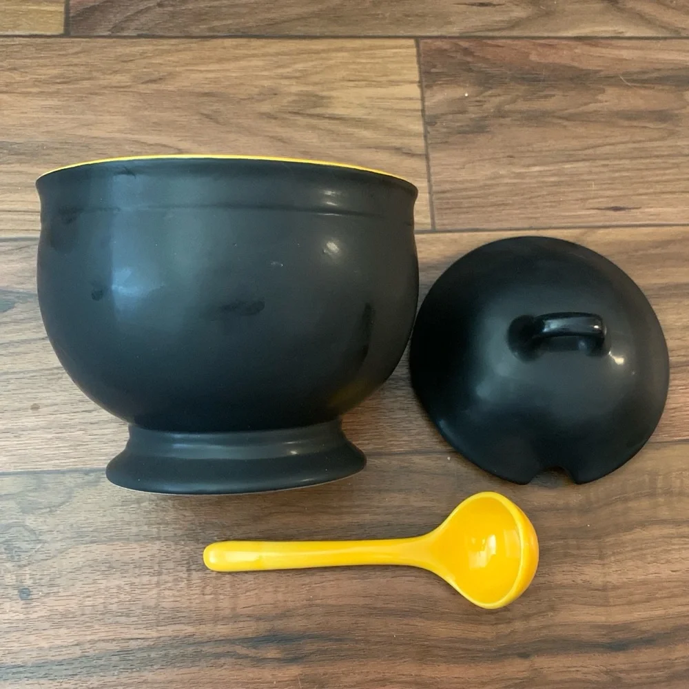 EdgeVantage Three Piece Set‎ Soup tureen with ladle NWOT